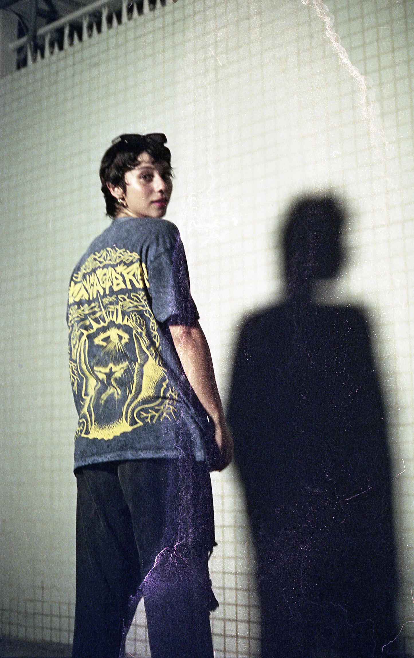 Playera Acid Wash "Sensorialmente Despiertos"/ Azul Marino