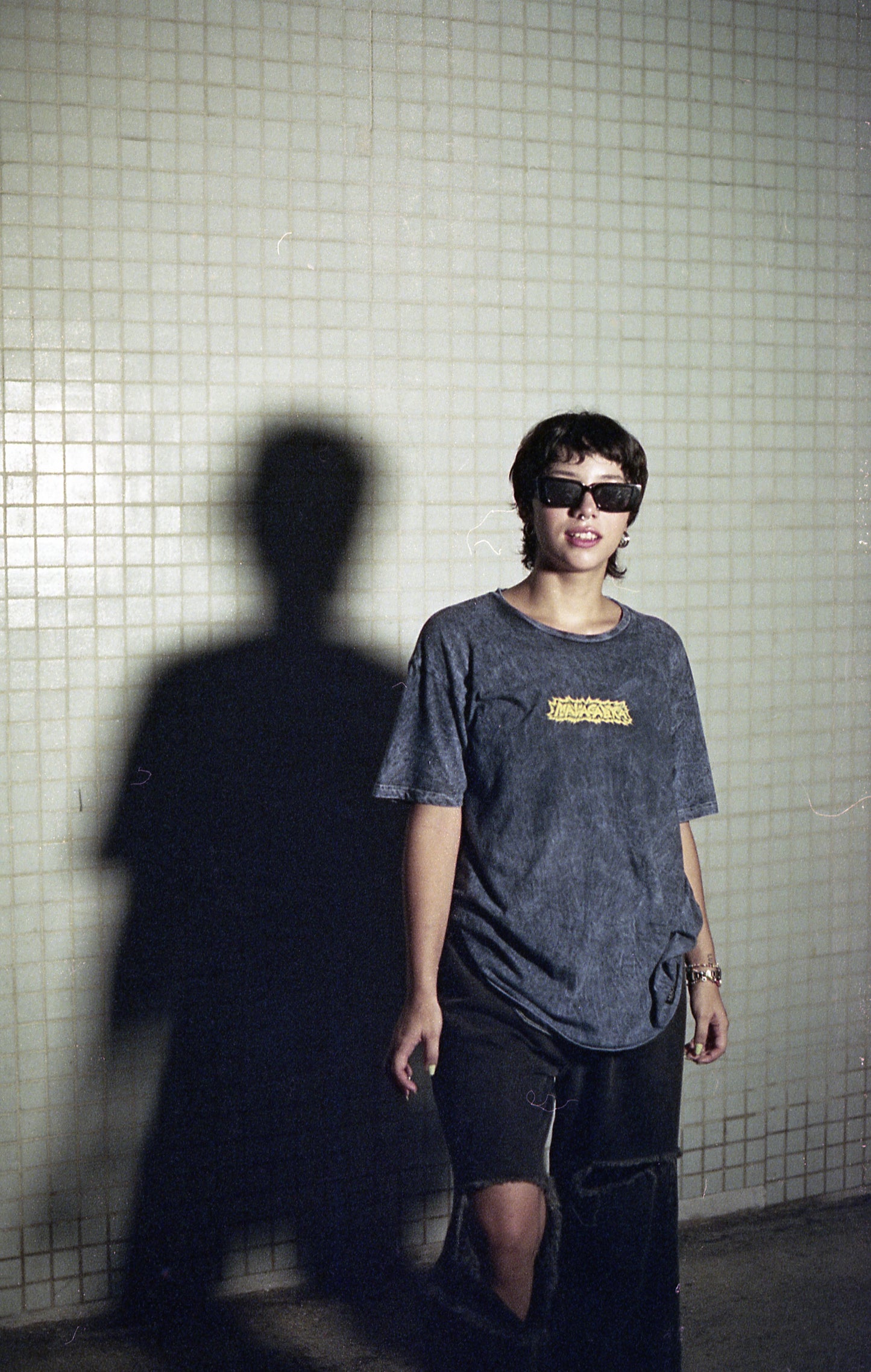 Playera Acid Wash "Sensorialmente Despiertos"/ Azul Marino