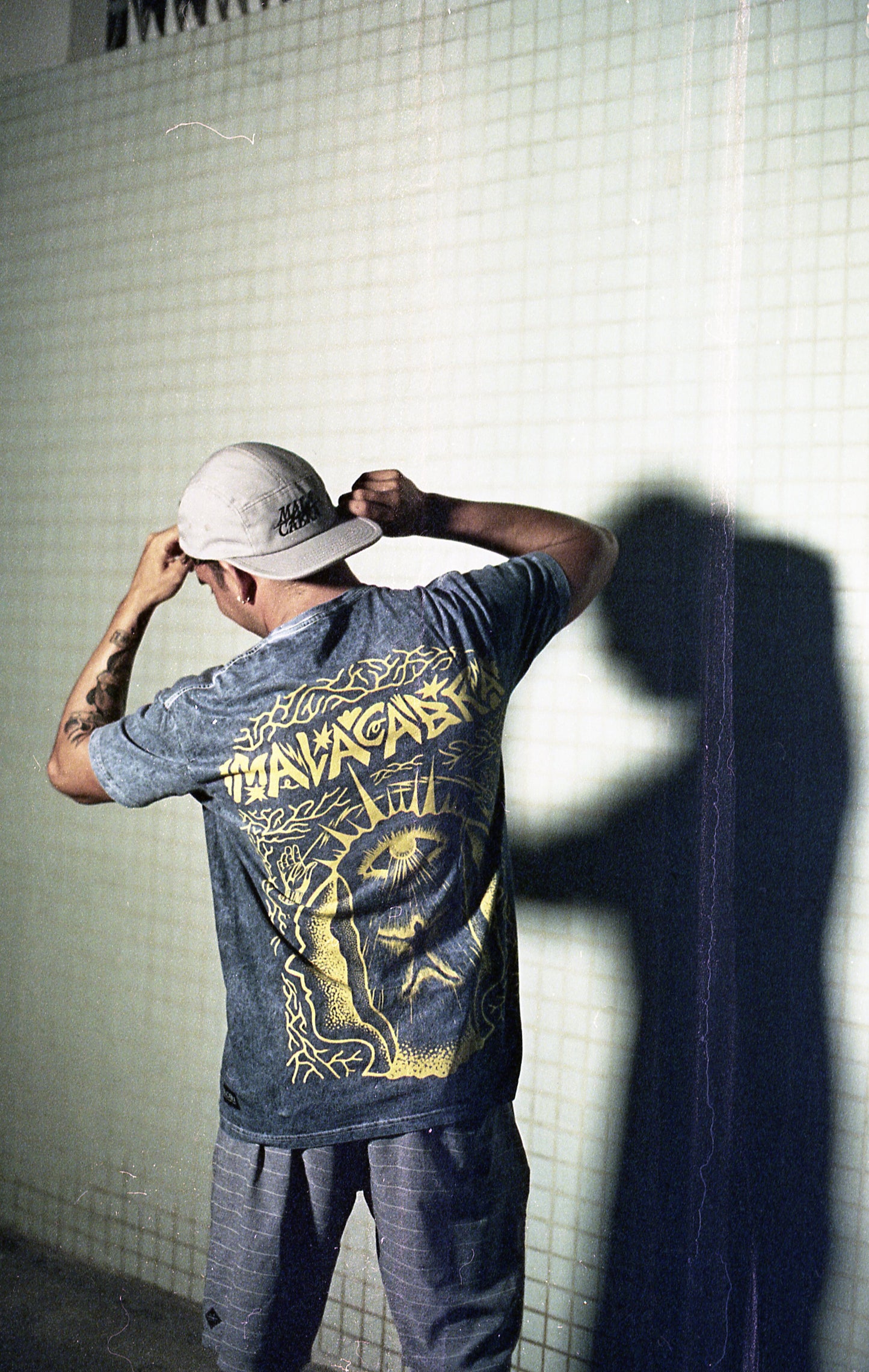 Playera Acid Wash "Sensorialmente Despiertos"/ Azul Marino