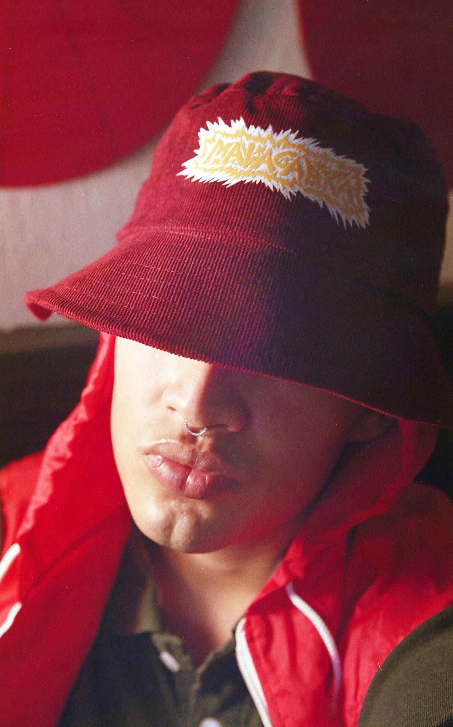 Bucket Hat Red Honey "Sensorialmente Despiertos"