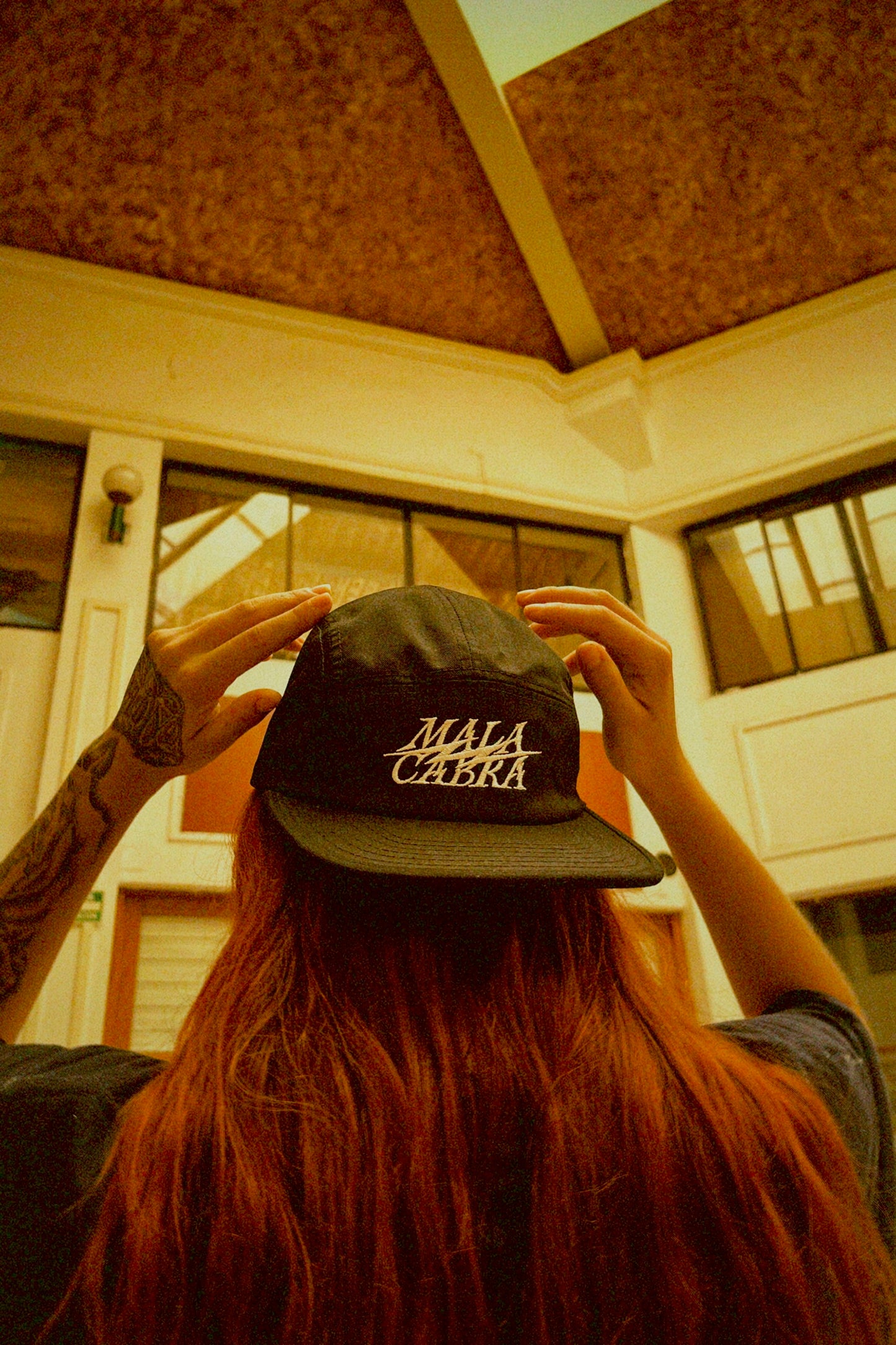 Five Panels Caps/ Mala Cabra Logo, Negra